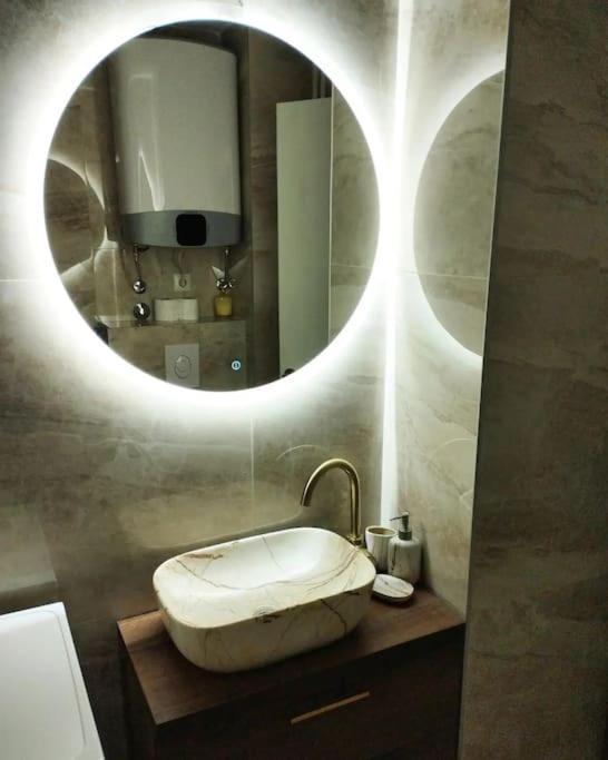 Zeid City Center Apartment ซาราเยโว ภายนอก รูปภาพ
